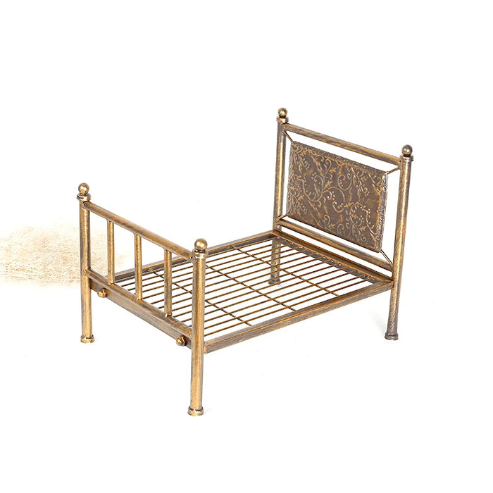 White Vintage Metal Baby Bed for Newborn Photography Props