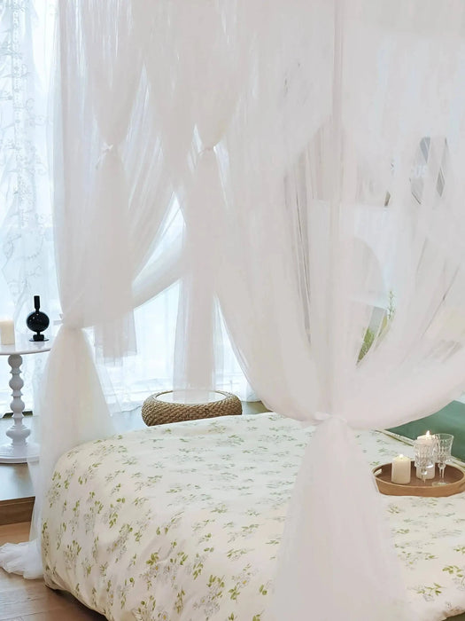 Queen size quadrate design in elegant white color