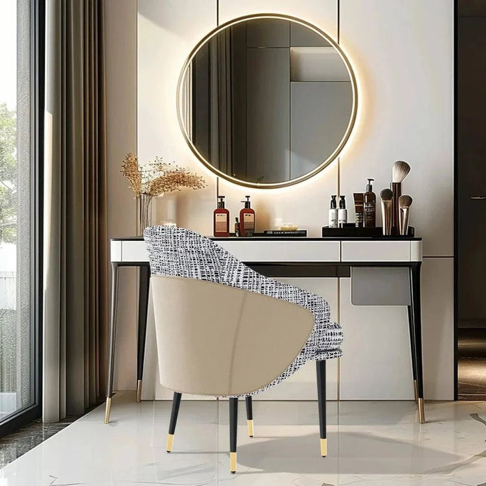 Durable iron and eucalyptus wood construction supports up to 150 kg