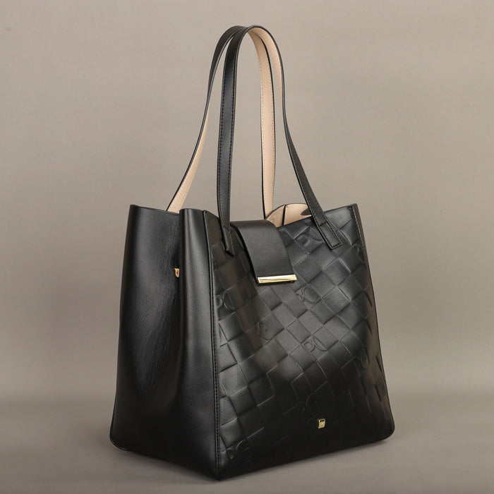  Lightweight and comfortable shoulder bag perfect for daily use or special occasions 