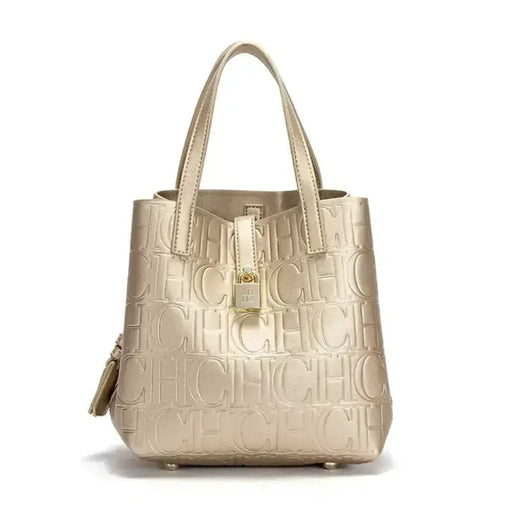 Upgrade your everyday look with this stylish large-capacity tote bag 