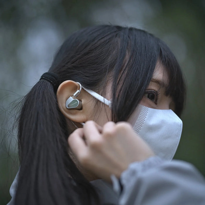Adjustable Wireless Gaming Earphones with Dynamic Sound