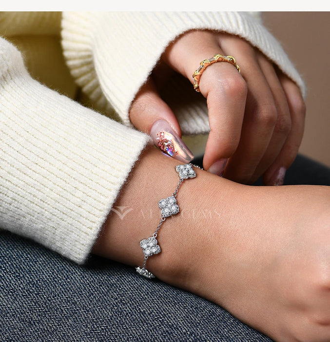 Exquisite star design bracelet with tarnish-resistant finish