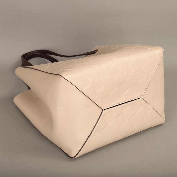 Versatile shoulder bag with two handles/straps for comfortable carrying