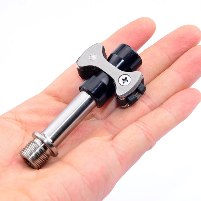 Ultra-light black titanium axle self-locking road bike pedals for cyclists