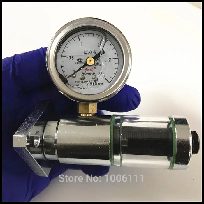 Equipped with a 25MPa pressure gauge for precise measurement