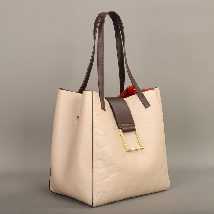 Spacious bucket-shaped handbag with multiple compartments for organized storage