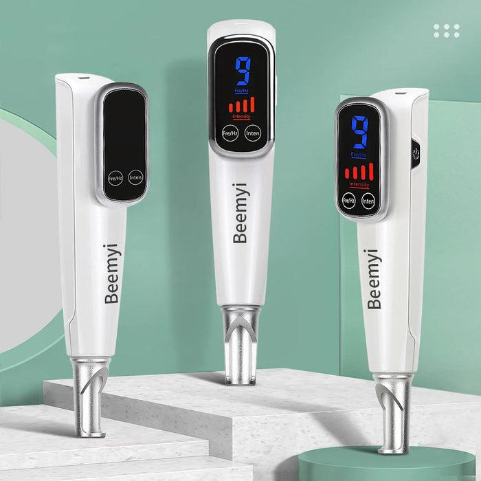 Rechargeable and portable laser pen with convenient cordless operation and rechargeable battery