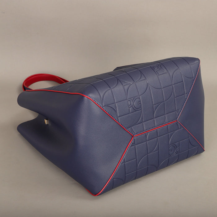 Secure cover closure and elegant geometric pattern with letter decoration