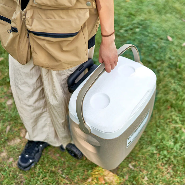 Versatile Storage Options with Side and Front Pockets
