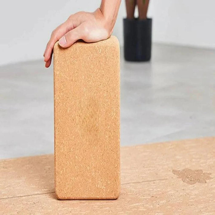  Comfortable & Compact with contoured edges and easy-to-grip surface 